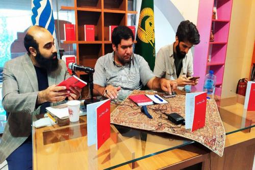 كتاب زندگی در ایام قرمز مثل یك تكه كاكائو یا بیسكوئیت است