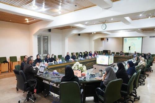 تربیت فرزندان خویش را به صاحبان رسانه سپرده ایم
