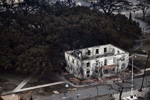 ساختمان های تاریخی در آتش هاوایی سوختند