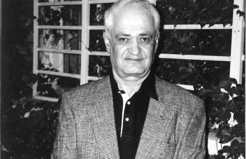 زاده سپاهانم و ملالی ندارم جز دوری وطن