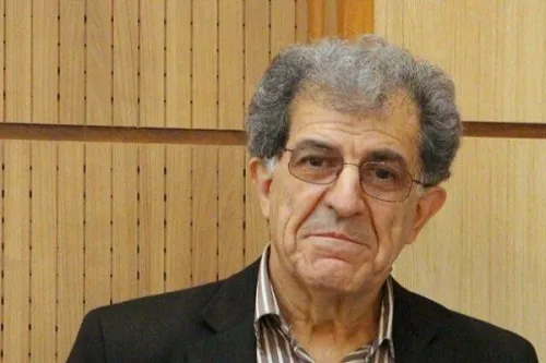 پژوهشگر ۸۳ ساله از ۱۲ ساعت کار روزانه اش گفت