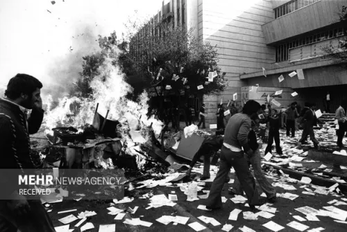 نظر گلابدره ای در رابطه با اعلامیه های امام خمینی