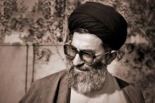 پاسیاد پسر خاک کدام چهره رهبر شهید انقلاب را نشان می دهد؟