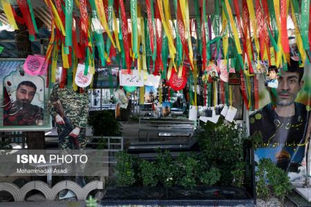 مراسم عطرافشانی و گلباران گلزارهای شهدای در سراسر كشور انجام شد