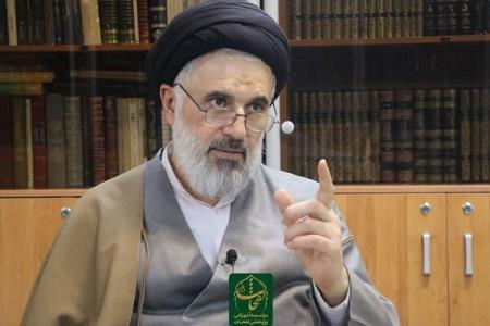 شهید متعالی مخلصانه و عاشقانه عمل می كند